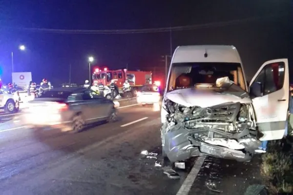 Accident grav, în jud. Prahova. Microbuz plin cu pasageri, SPULBERAT: 10 victime