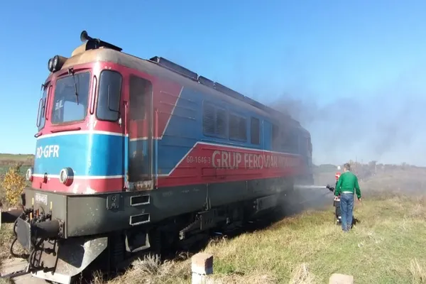 Incendiu la o locomotivă încărcată cu motorină, în gara Sinaia