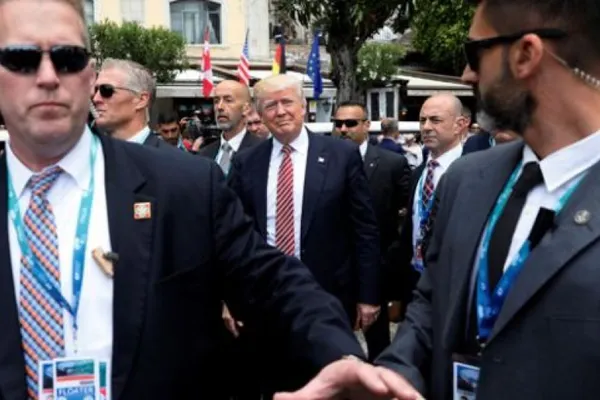 O fostă consilieră a lui Trump susține că scandalul Ucraina este "o poveste de ficțiune"