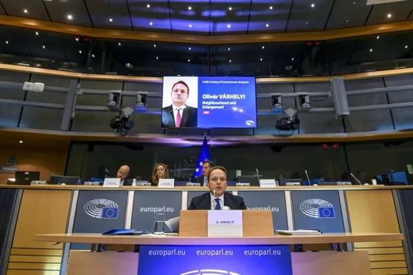 Ursula von der Leyen, blocată din nou. Comisarul propus de Ungaria a picat la audieri