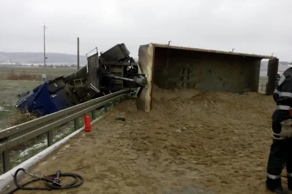 Accident cumplit în Vaslui. Circulația este blocată