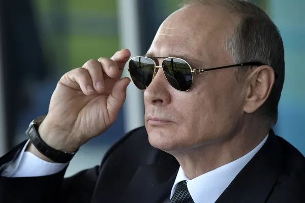 Vladimir Putin, ironii la adresa Ambasadei Statelor Unite din Moscova. Motivul, un steag LGBT afișat de misiunea diplomatică
