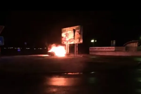 Accident horror! A pierdut controlul volanului, iar mașina a ars ca o torță