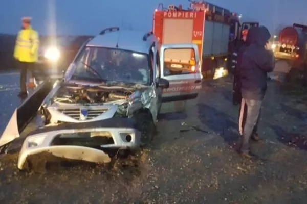 FOTO Accident grav în Prahova între o cisternă şi două autoturisme! Trei persoane transportate la spital