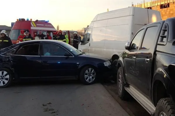 Accident la Slatina, provocat de un şofer începător. Trei persoane au ajuns la spital