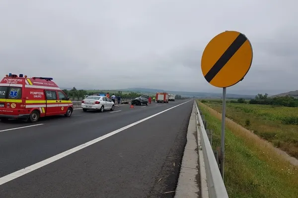 Grav accident lângă Timișoara. Au fost implicate un microbuz, un autotren și un autoturism
