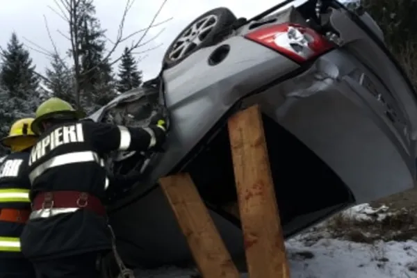 Accident rutier GRAV în județul Suceava. Un bărbat a murit și altul a fost rănit
