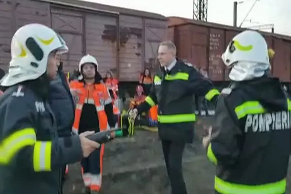 Accident grav, în Ploiești! Două TRENURI s-au ciocnit și au deraiat: cel puțin 11 victime