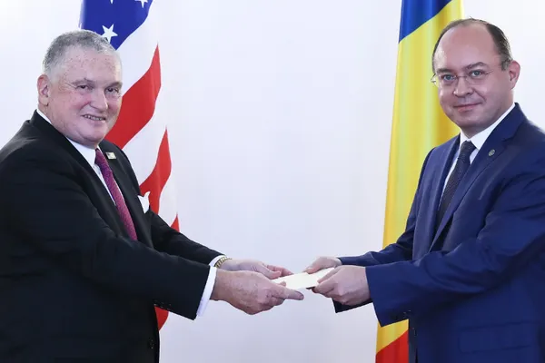 Bogdan Aurescu și noul ambasador al SUA, Adrian Zuckerman, față în față! Discuții despre eliminarea vizelor