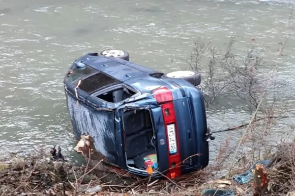 Femeie însărcinată, rănită într-un accident, în Bistriţa-Năsăud