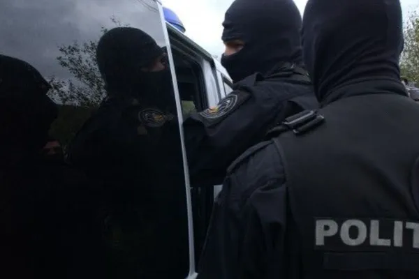 Tânăr din Craiova arestat pentru că ar fi exploatat sexual mai multe fete în Italia