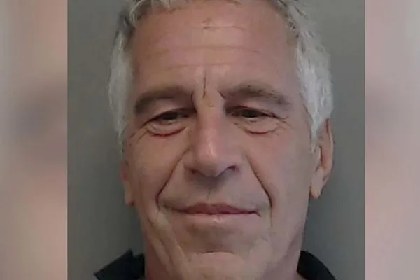 Victime ale lui Jeffrey Epstein au dat în judecată Guvernul SUA și Google, după ce identitatea lor a fost dezvăluită online