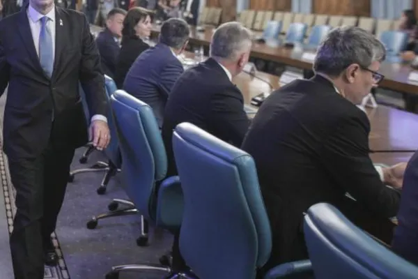 Guvernul își va asuma răspunderea pe eliminarea pensiilor speciale dacă legea pică în Parlament