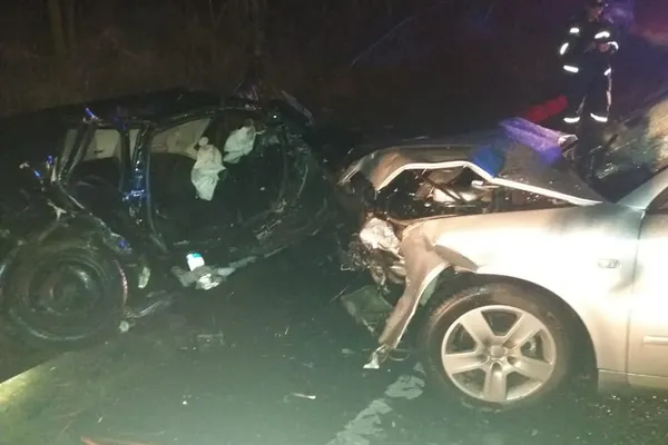 Accident grav, în jud. Hunedoara: un mort și doi răniți, într-un impact nimicitor