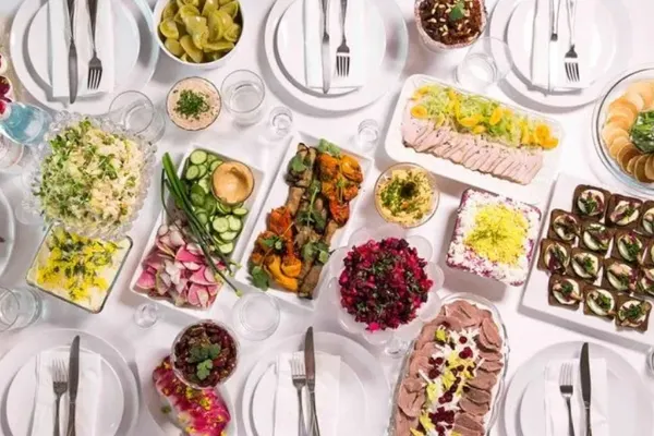 Tradiții culinare pentru masa de Revelion: Alimentele care aduc NOROC - NU trebuie să lipsească de pe masă!