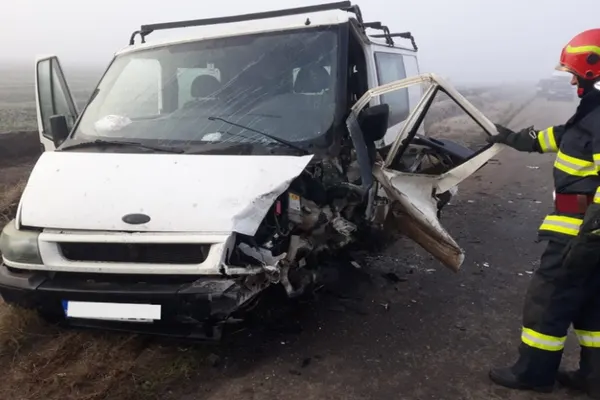 VIDEO Două persoane rănite într-un accident rutier, în județul Olt