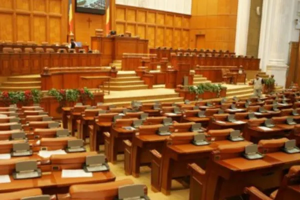 Măsuri pentru protejarea aleșilor de coronavirus. Urnele și bilele pentru învestirea Guvernului Cîțu au fost dezinfectate