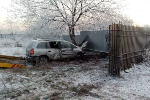 HAOS pe șoselele din Prahova! 5 accidente la Moara Nouă, din cauza poleiului: 3 victime