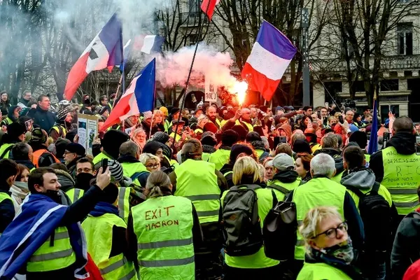 Proteste masive în Franța cu milioane de oameni pe străzi