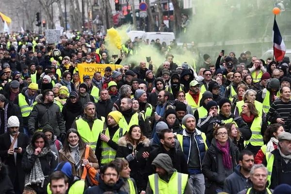 O nouă zi de haos în Franța! Continuă protestele față de reforma sistemului de pensii