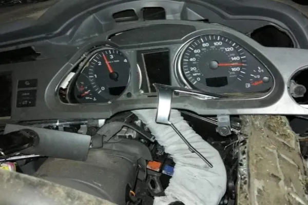 Accident cumplit, în jud. Suceava: a murit, după un impact violent cu un copac, la peste 200 km/h