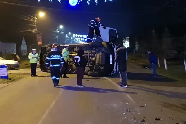 Accident grav, lângă Timișoara. Microbuz răsturnat, după un impact violent