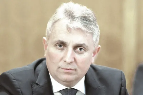 Reacția ministrului Bode după accidentul controversat în care a fost implicat: ”Șoferul SPP este singurul responsabil de traseu. Eu mă odihneam”