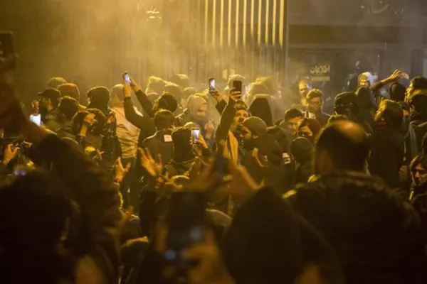 Proteste în Iran. Afișele cu Soleimani sunt rupte. Mesajul lui Trump