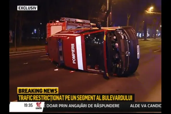 Accident pe Șoseaua Kiseleff din București. Ambulanță SMURD răsturnată