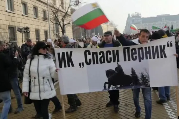 Nebunie la Sofia! Proteste cu gaze lacrimogene