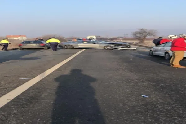 Accident grav între Dej şi Baia Mare! Trei răniţi după impactul frontal dintre un bolid şi o maşină de teren (VIDEO)