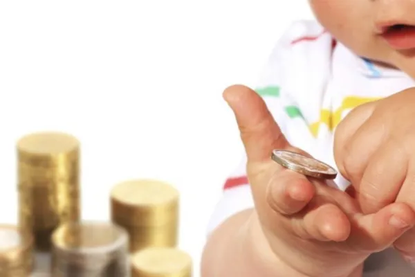 Guvernul a adoptat majorarea alocațiilor. Ele vor fi DUBLATE în 2022.  Impactul bugetar ajunge la 500.000.000 lei