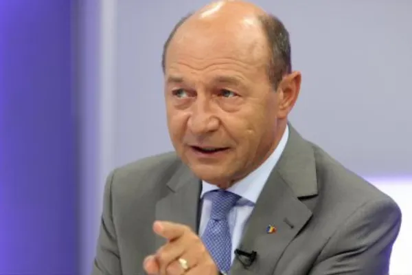 Băsescu, avertisment pentru Orban: "Pensiile mărite etapizat, altfel am putea ajunge ca grecii"