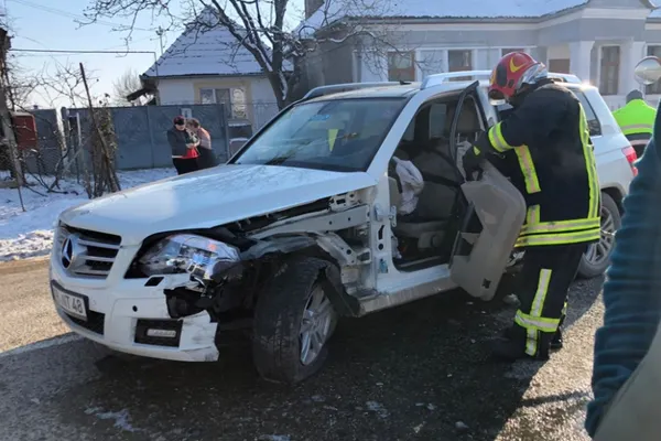 Accident grav, în jud. Bistrița-Năsăud: microbuz de persoane, spulberat