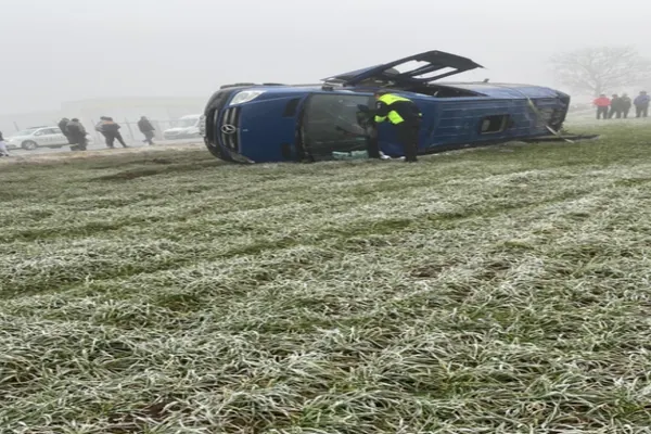 Accident grav, în jud. Constanța: un microbuz plin cu călători s-a răsturnat: 18 răniți, 2 morți