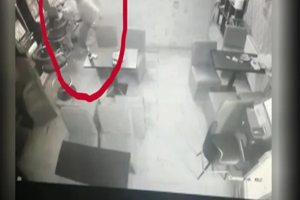VIDEO : Victima unei TÂLHĂRII trimisă acasă de polițiștii din Alba Iulia după ce a identificat SUSPECTUL