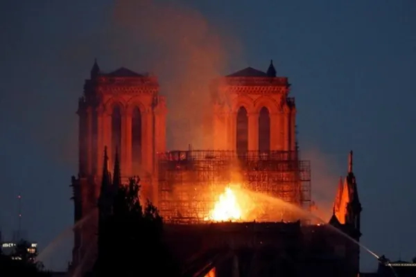 Restaurarea Catedralei Nôtre-Dame din Paris nu a început nici la un an de la incendiu