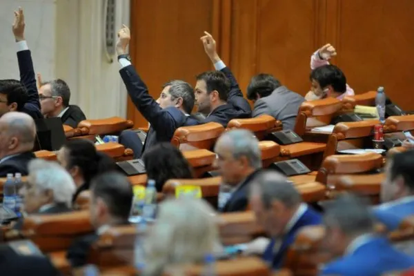 Pensiile speciale, ELIMINATE de Parlament. Ce bugetari nu vor mai lua pensie
