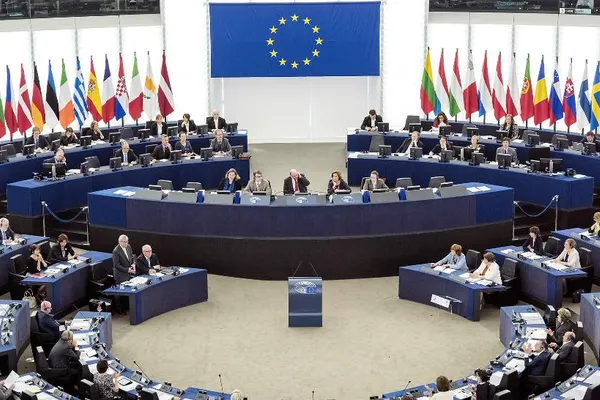 Guvernul Orban a scăpat de furia socialiștilor din Parlamentul European