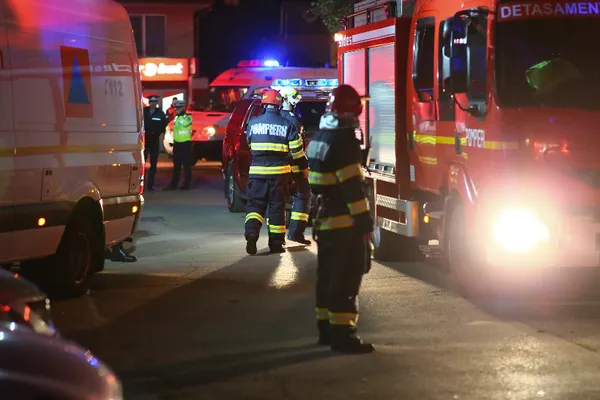 O autoutilitară a intrat în plin într-un grup de pietoni, în urma impactului un adolescent de 17 ani a murit