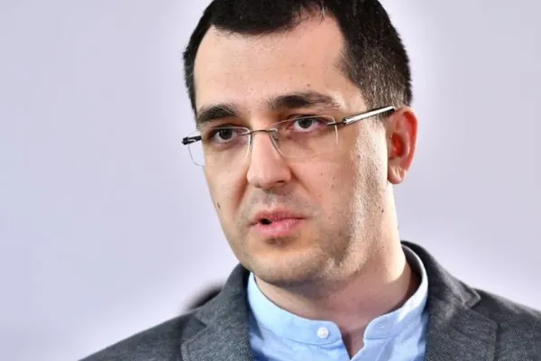 Vlad Voiculescu iese la atac: Sistemul de sănătate este cangrenat de interesele MAFIOTE ale PSD!