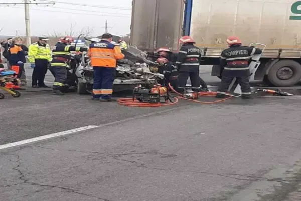 Accident mortal pe DN 21! Coliziune cu un ansamblu de vehicule
