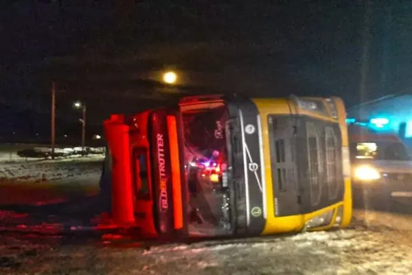 FOTO Gest impresionant al unui pompier: I-a oferit ghetele sale unui șofer rănit în accident