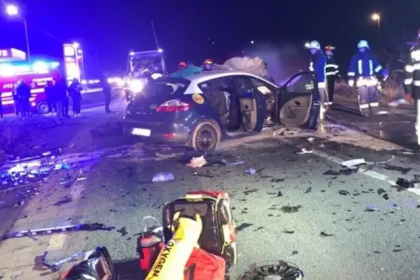 Grav accident între Cluj şi Zalău! Trei copii şi doi adulţi au fost răniţi