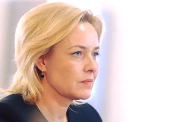 Carmen Dan jubilează. Ironie la adresa Guvernului PNL: "Până atunci construiesc autostrăzi"