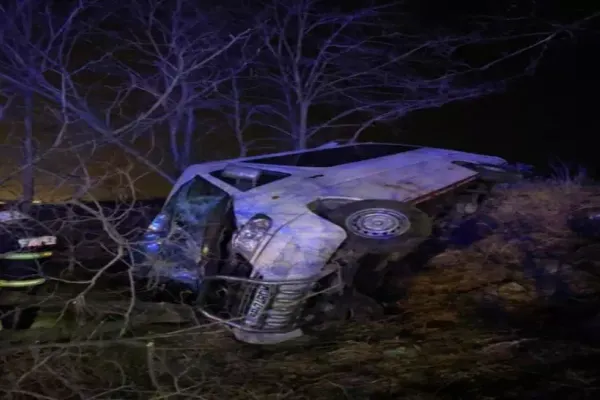 Accident GRAV în jud. Sibiu. Microbuz răsturnat, șoferul a ajuns la spital