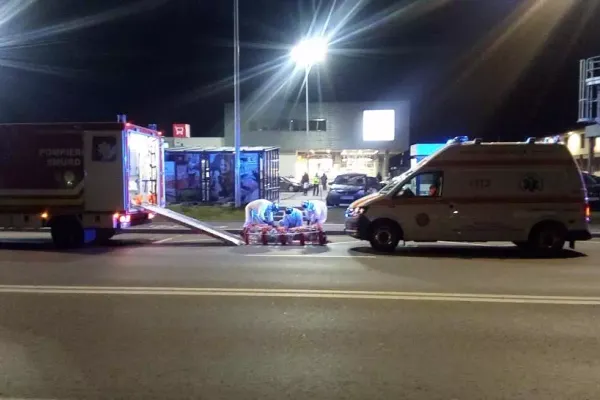 Craiova: Femeie lovită pe trecerea de pietoni de un motociclist