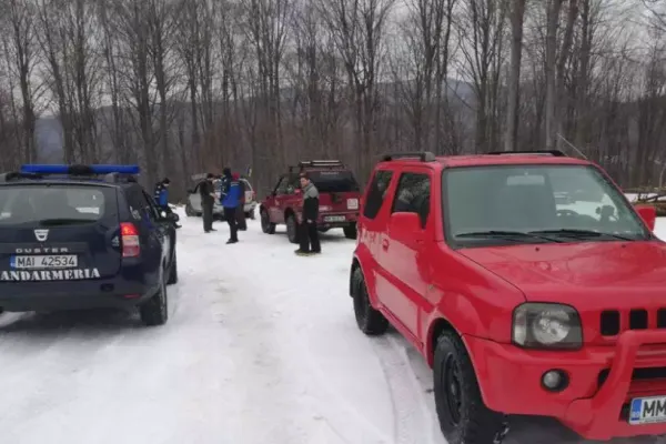Accident în Cluj: mașină ajunsă în șanț din cauza zăpezii