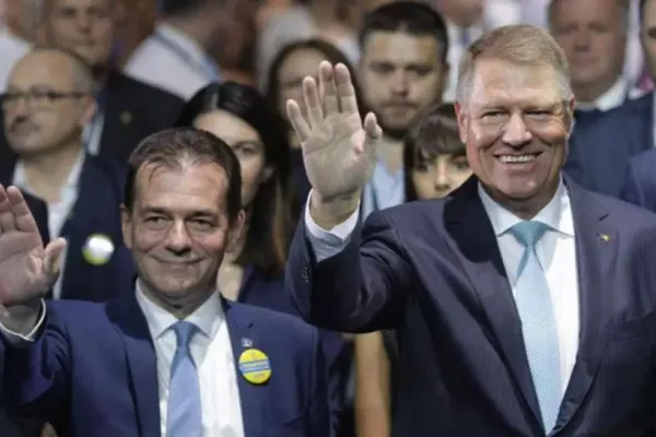Liberalii, euforici pe WhatsApp după căderea Guvernului: „Bravo! Ne-a ieşit!”
