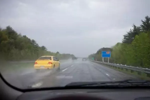 VIDEO - Accident spectaculos. Vremea rea face victime pe soselele din Romania